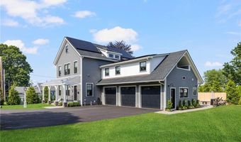 3 Oak St, Middletown, RI 02842