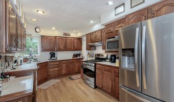 299 Corning Dr, Bratenahl, OH 44108