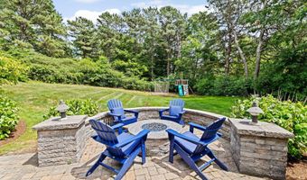 5 Bosuns Ln, Bourne, MA 02532