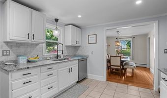 40 Queen St, North Kingstown, RI 02852