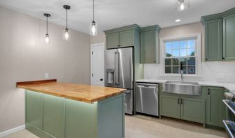 2 Woodland Rd, Acushnet, MA 02743