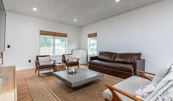 243 Simmonsville Ave, Johnston, RI 02919