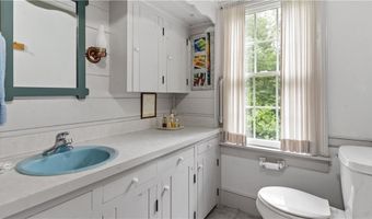 12 Lampercock Ln, Lincoln, RI 02865