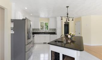 57 Hunters Crossing Dr, Coventry, RI 02816