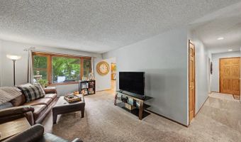 2349 Lakeview Dr, Ames, IA 50010