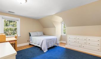 340 Newman Ave, East Providence, RI 02916