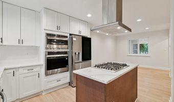 141 LYNHAVEN Dr, Alexandria, VA 22305