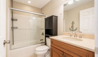 71 Compton St, Belford, NJ 07718