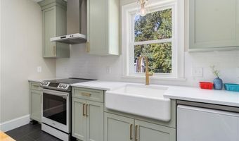 163 Bluff Ave, Cranston, RI 02905