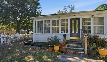 130 14th St, Apalachicola, FL 32320