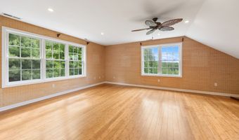 40 Nathan Hale Ct, Cheshire, CT 06410