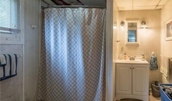 7 Broadview Ave, Bristol, RI 02809