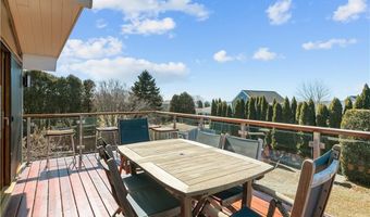 10 Ocean View Dr, Middletown, RI 02842