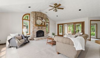 W2880 OAKRIDGE Drive, Appleton, WI 54915