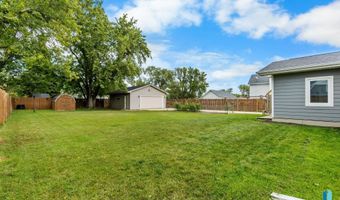 306 E Maple St, Beresford, SD 57004