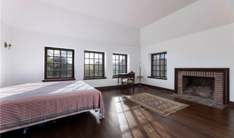 2180 Tower Hill Rd, North Kingstown, RI 02874