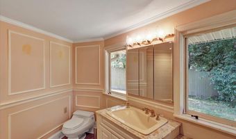 73 South St, Burlington, VT 05401