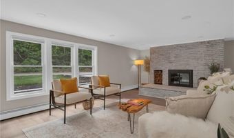 115 Hill Top Dr, Johnston, RI 02919