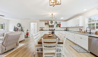 160 Leadwood St, Andrews, SC 29510