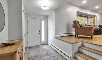 169 Chestnut Hill Ln S, Amherst, NY 14221