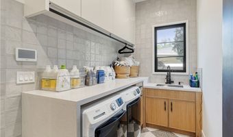 4050 Contera Rd, Encino, CA 91436