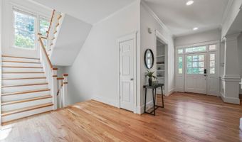 5517 MCKINLEY St, Bethesda, MD 20817