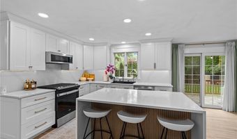 194 Council Rock Rd, Cranston, RI 02921