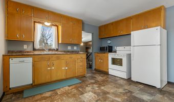 704 S Harrison St, Aberdeen, SD 57401