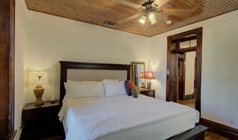 405 W Avenue E, Alpine, TX 79830