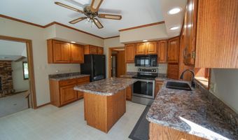 610 7th Ave, Ackley, IA 50601