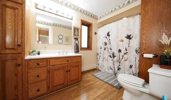 105 N 7th St, Beresford, SD 57004