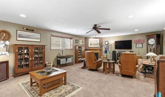 1609 S Locust Ave, Brandon, SD 57005