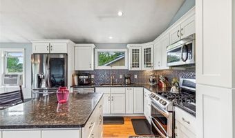 93 Church St, Barrington, RI 02806