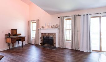 2452 E Hunter Dr, Arlington Heights, IL 60004