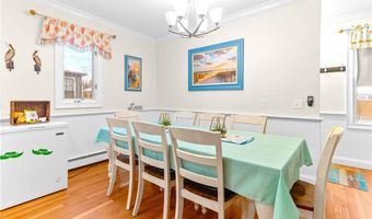 4 Goodwin St 1, Newport, RI 02840