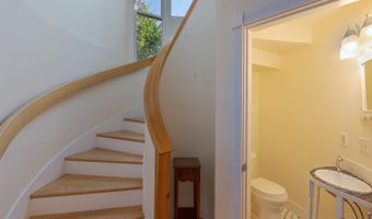 7 Greenway Ct, Bar Harbor, ME 04609