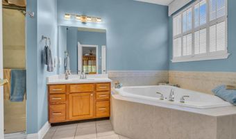 40 BUNKER HILL Dr, Allentown, NJ 08501