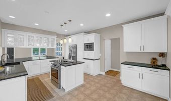 947 11th Ave SE, Altoona, IA 50009