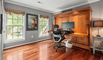 3801 WASHINGTON WOODS Dr, Alexandria, VA 22309