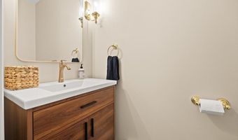 2 Boulder Rd, Bourne, MA 02532