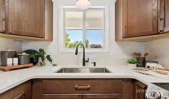 8450 W Canterbury Dr, Boise, ID 83704