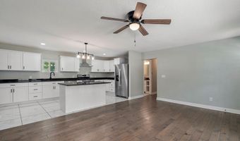 116 E Hadley St, Aurora, MO 65605