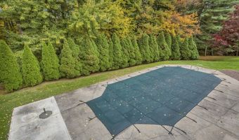 111 Cottonwood Ln, Agawam, MA 01001
