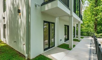 2321 N RICHMOND St, Arlington, VA 22207