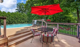 20 Club Ln, Cheshire, CT 06410