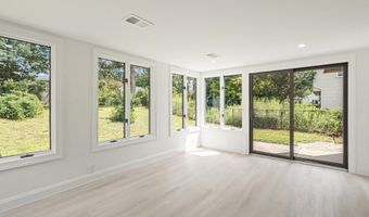 13 Grouse Dr, Bayville, NJ 08721