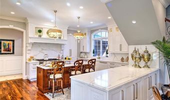 4 Pine Tree Ln, Lincoln, RI 02865