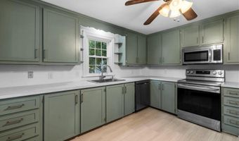 86 Bretton Woods Dr, Cranston, RI 02920