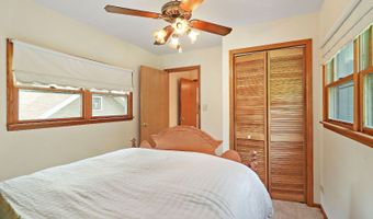 42385 N Woodbine Ave, Antioch, IL 60002