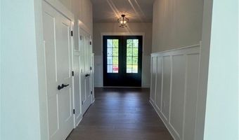 825 Club Dr W, Aurora, OH 44202